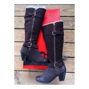 New with tags Rialto Distressed Boots size 6